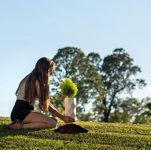 Stands corporativos personalizados con iluminación LED - A1Pack Exhibidor de piso para productos de consumo, diseñado por A1Pack para maximizar la visibilidad en retail.